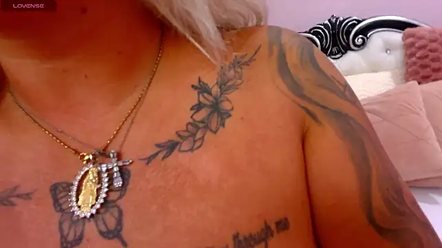 FoxxyClarise stripchat live cam model