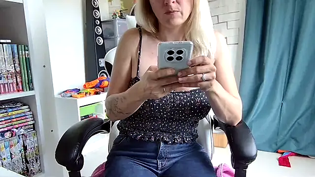 cassiehotsexy stripchat live cam model