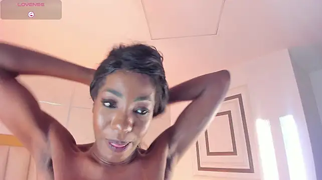 TahliaMoreau stripchat live cam model
