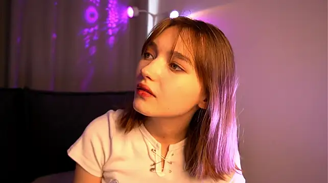 Leyla_crsh stripchat live cam model