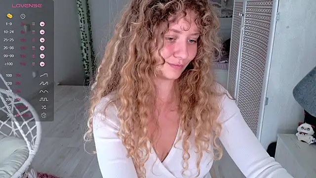 Milounee stripchat live cam model