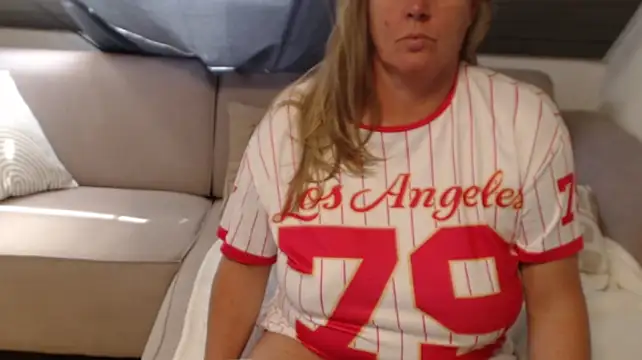 KimMitchelli stripchat live cam model