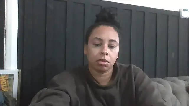 AriesBaddiee_ stripchat live cam model