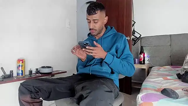 tom_colinn stripchat live cam model