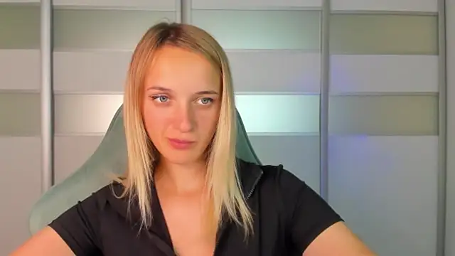RouseReed stripchat live cam model