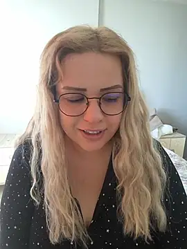 cansile stripchat live cam model
