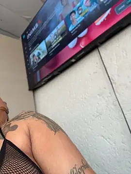 Iam-Sharifa stripchat live cam model