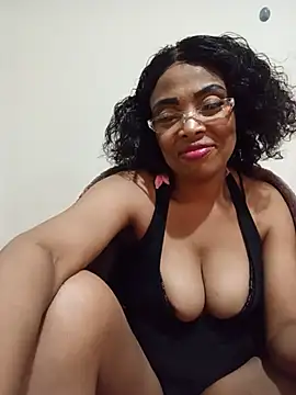 SEXYMOANSXX stripchat live cam model