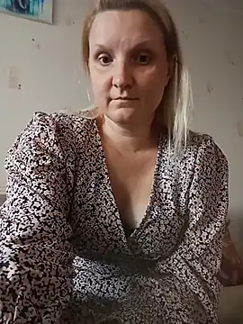 SusanGold9211 stripchat live cam model