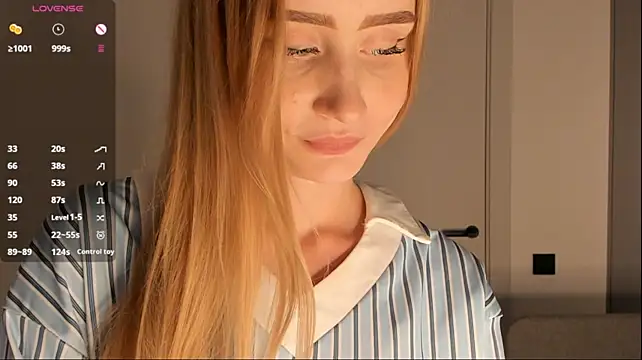 LoretaMaia stripchat live cam model