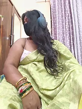 CrispyBHABHI stripchat live cam model