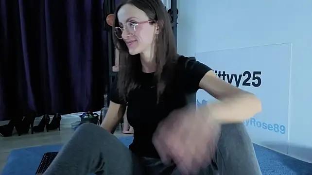 kittyy25 stripchat live cam model