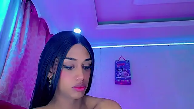 NahomiCamper stripchat live cam model