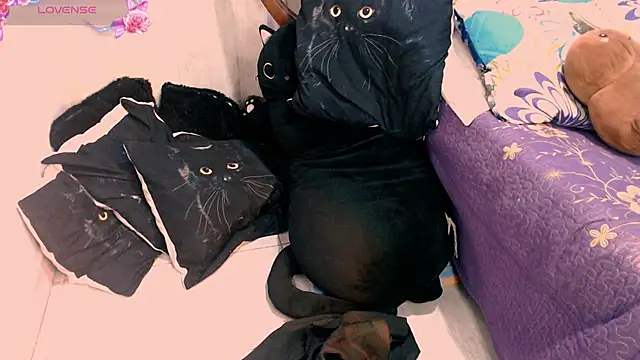 naihroby stripchat live cam model