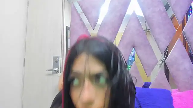 EMYCLARK01 stripchat live cam model