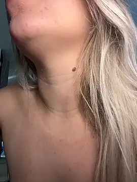 HugeBoobsAlice stripchat live cam model