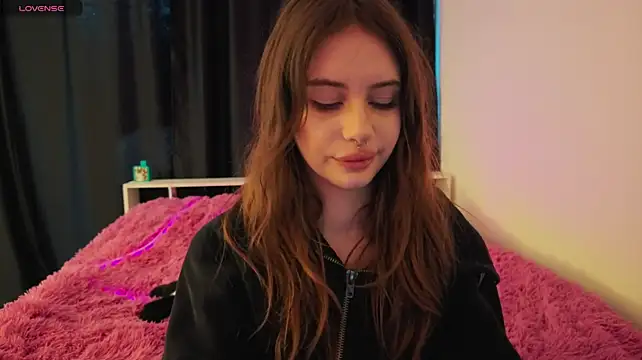 evvaavve stripchat live cam model