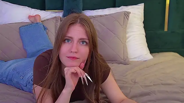 SofiaSarvains stripchat live cam model