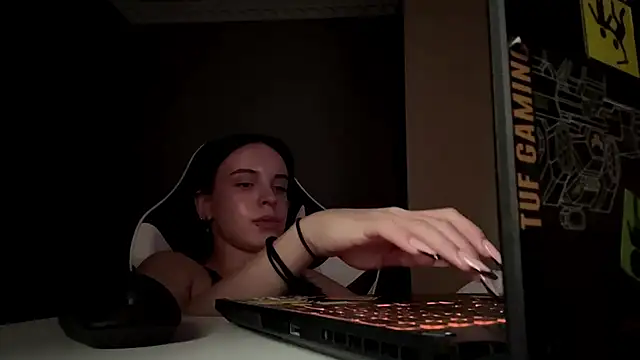 martinienjoyer stripchat live cam model