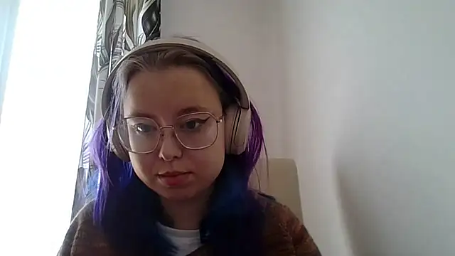 MaddieTeen stripchat live cam model