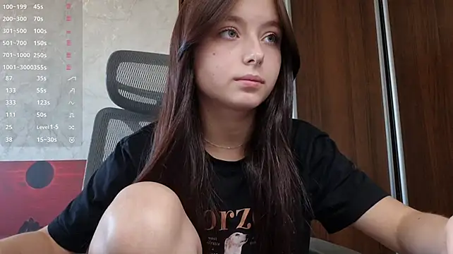 JoanieBelrose stripchat live cam model