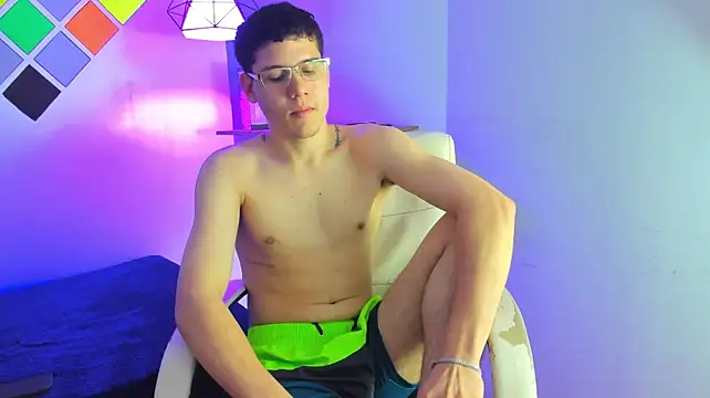luca_white stripchat live cam model