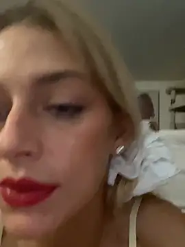 Bellalolahot stripchat live cam model