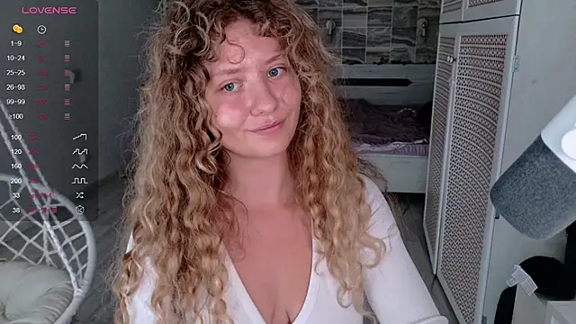 Milounee stripchat live cam model
