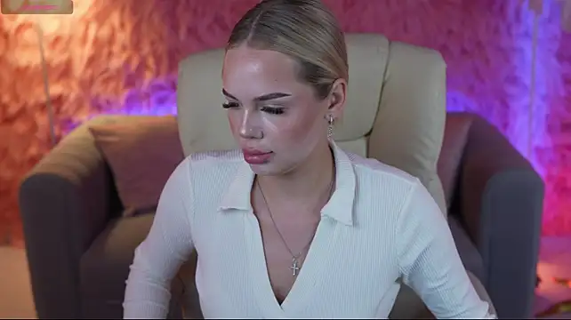 AuroraMore stripchat live cam model