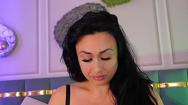 MyaRed stripchat live cam model