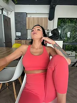 ReynaMorel stripchat live cam model