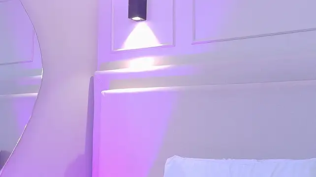 NaomiKlarc stripchat live cam model
