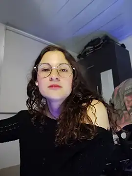lindasyt stripchat live cam model