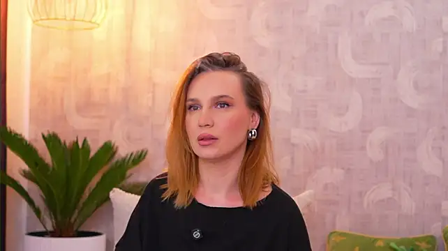 MargoHillX stripchat live cam model