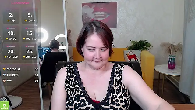QUEEN02030 stripchat live cam model