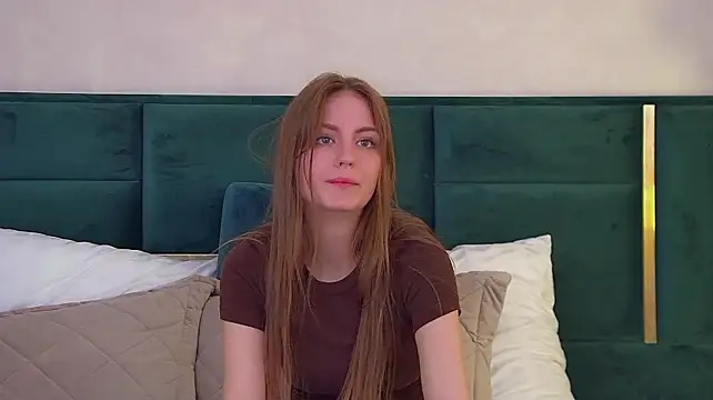 SofiaSarvains stripchat live cam model