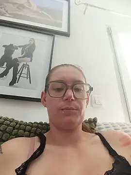 ladydivine14 stripchat live cam model