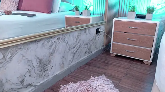 SarahyAmada stripchat live cam model