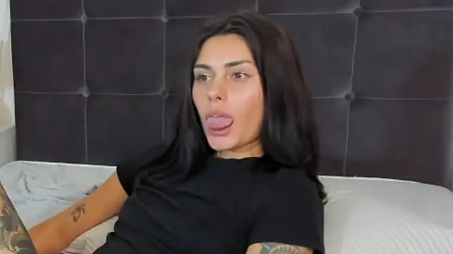MiraVersse stripchat live cam model