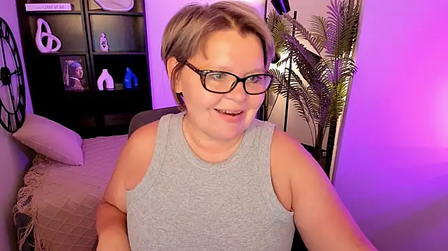 Shannonshine stripchat live cam model