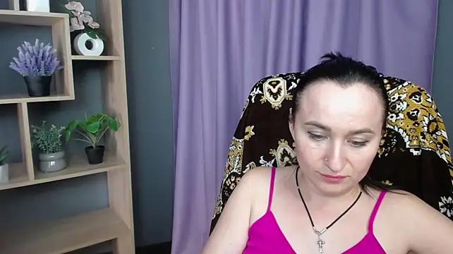 NinaFlawlees stripchat live cam model