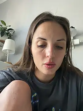 AmiLavs stripchat live cam model