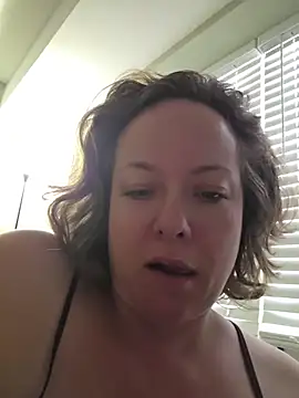 julimonroe stripchat live cam model