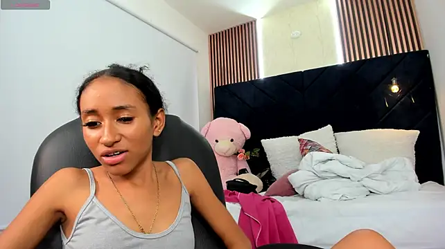 vicky_castillo stripchat live cam model