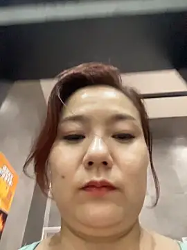 Elowen-520 stripchat live cam model