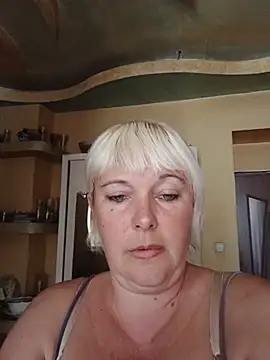 LisaWoulendy stripchat live cam model
