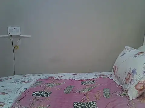 Cariepink stripchat live cam model