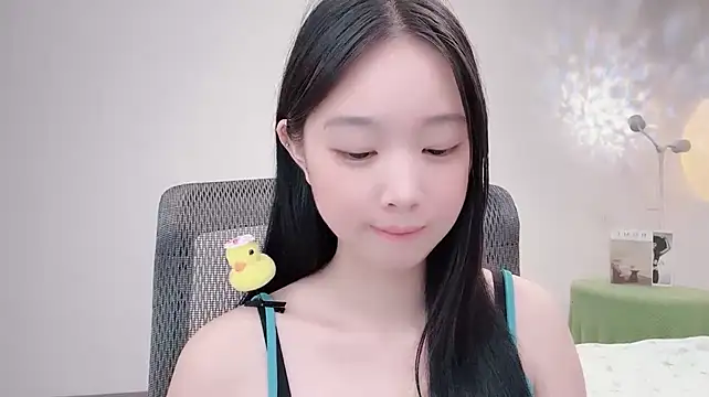 Yoyo33355 stripchat live cam model