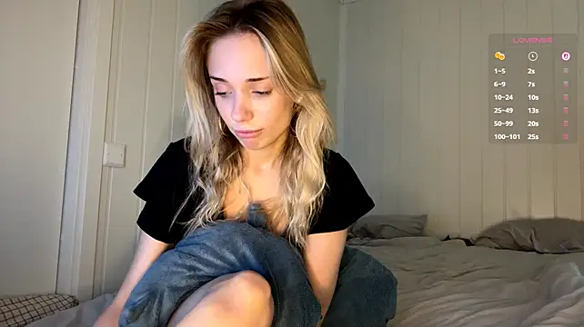 OlyMayer stripchat live cam model