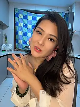 Yueyue181 stripchat live cam model